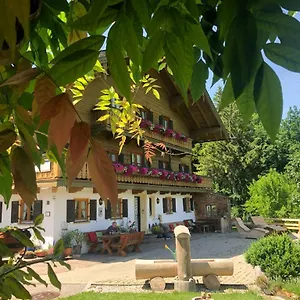 Bauernhof Gästehaus Herbstbauernhof, Siegsdorf